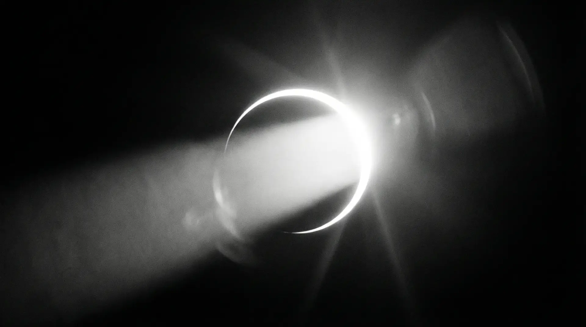 月蚀传媒 国产影视 - 光影交汇的视觉冲击